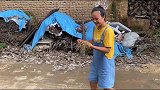 媳妇用牛筋面做辣条，儿时常用馍加辣条吃，尝一口还是以前的味道
