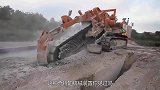 德国发明的大型挖沟机，一小时粉碎198立方岩石，如何做到的？