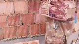 建房工人发出灵魂拷问，空心砖怎么砌