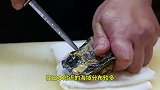撬开巨型日本太平洋生蚝，蚝肉裹唐扬粉炸熟让人口水直流！