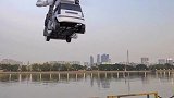 无人机和汽车结合，秒变飞行汽车！