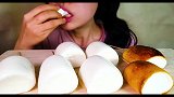 冰糖棉花糖和烤棉花糖的口感完全不一样，你喜欢哪一种呢