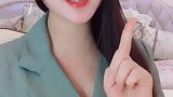 天冷了，如果你不能给我一个拥抱，那么请给我一件外套，可以吗？