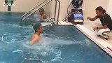 严鼎皓晒泳池内复健视频 他伤了恒大国奥全输球