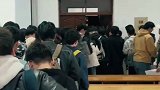 大学老师的绝妙签到方式，彻底避免帮别人签到