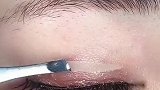 贴个假睫毛眼睛瞬间放大了