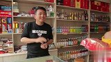 小伙开超市没想却不会算账，原因真逗