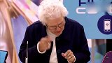 国外恶搞合集，正在看字突然冒出放大镜，真是会玩
