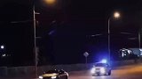 飞车党挑衅警察，抓到以后应该没有好果子吃