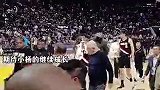 继续努力!杨瀚森赛后似乎对自己表现不满失落离场