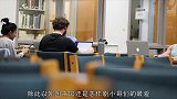 外国小哥恶作剧，在图书馆里重重打字，网友活的不耐烦了吧