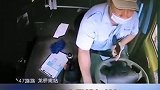 “快救我，我喘不过气了！” 乘客车上递求救纸条，公交司机紧急改道送医暖心