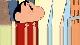 蜡笔小新：小新和妈妈去超市不喜欢吃青椒，于是偷偷换成了哈密瓜