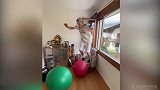 居家跑酷？没球看的日子多无聊 看看这位皇马球迷吧...