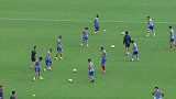 两队球员赛前热身状态不俗 波波维奇放松艾哈眼神坚毅
