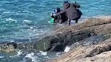男子潜水，连续两次被钓上岸