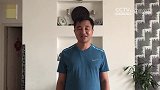 店员梯子上触电，他抡起椅子砸梯子
