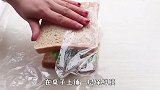 你知道保鲜膜包三明治的方法是什么吗，简单几步，轻松完成