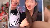 男孩模仿网络流行游戏，美女这是什么鬼啊