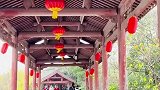 长长的路，慢慢的走。身上的伤，轻轻的捼！