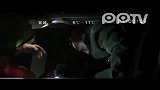 遭遇车祸 淡定哥吸烟等待救援