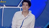 杂技演员翻车现场，女星杂技失误，一幕超戏剧性画面让全场都乐开花
