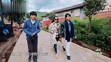 郎朗吉娜走路狂秀恩爱，发小被迫分开走，吉娜：太夸张了！