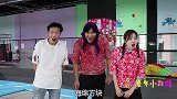 游戏乐园：妈妈和来福展开了海绵大战，没想来福竟毫无还手之力！