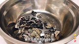 秋天，黑木耳和芹菜这种做法，降糖降压又减脂，健康味美，营养足