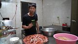 一次爆烤300条阿根廷大红虾！连头带壳一起啃 越吃越上瘾