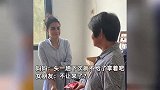 外国女友首次来家妈妈给红包，全程发懵不敢收，女友：不让来了？