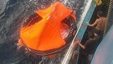 搜救现场！渔船台湾海峡被撞12人失踪：直升机和专业救助船已到