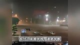 四川古蔺县遭暴雨袭击：车辆被冲上树，部分河岸被冲垮、道路中断