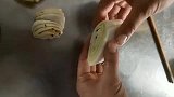 早点里必不可少的花卷，和传统花卷的做法不同，一卷一捏轻松搞定