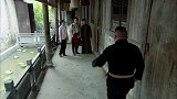 理惠与张啸天刚在客栈住下，二狗突然出现打乱了理惠的计划