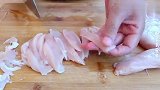 鸡胸肉这样做真解馋！一菜两吃，当菜又当饭，肉嫩不柴又入味