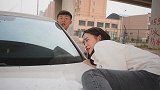 小偷路边偷车，上车之后却开不走，还被高智商美女司机整惨了