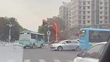 这个红路灯设计和好棒哦，这才应该是新国标