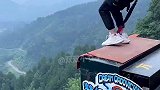 300米悬崖上的搞笑瞬间，看完直接笑出猪叫声