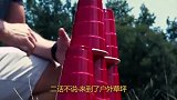 10万纸杯叠成塔，画面太硬核了！