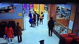 【浙江】出超市时警报器响起 6旬老太被迫当众脱裤以证清白