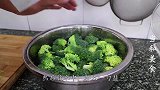 西蓝花最简单好吃的做法，爽口入味又有营养，上桌家里人都喜欢