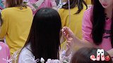 张艺凡表演一口吞面包！王艺瑾赵粤同喝一瓶酸奶！
