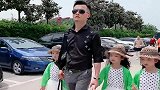 宝爸带三个小情人出门旅游，这可要领好，不然丢了可咋办呀