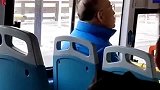 请恕我冒昧的问一句，大叔，你这个发型灵感来自鸟巢吗