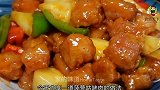 酸甜开胃的咕咾肉肉裹满酱汁，非常好吃！