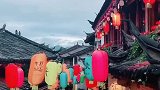 丽江古城的雨巷，令人痴迷陶醉。