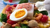 猫王：虾我只要自己抓的，这么做的轻食 大餐，你能吃多少？会做饭的猫