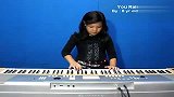 爆发力惊人！8岁小女孩弹唱