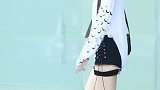 美女靠这身衣服成功上了热搜